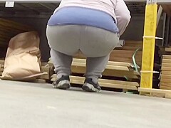 Jiggly BBW PAWG Mom in Sweats Bending Over