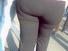 Juicy big butts milfs in tight pants
