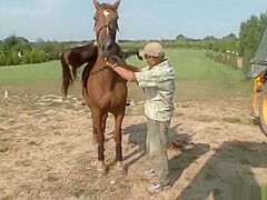 Enticing mature lady Masturbate her juicy pussy