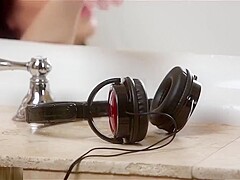 WebYoung Sexy Sweetheart Cassie Lane Bathtime Pleasure