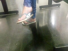 Candid cute toes and foot feet pezinhos