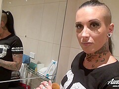 Rhianna Wylde - Cumming like a waterfall