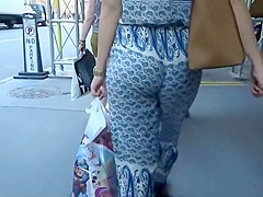 Loose pants tucked in ass crack