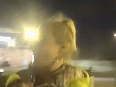 Double blowjob to an autogrill stranger
