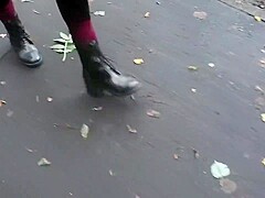 Crush Snail with Flat Boots