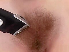 Saucy Rachel Loves Shaving Her Muff