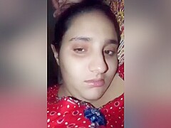 Today Exclusive- Sexy Paki Girl Showing Her Boobs