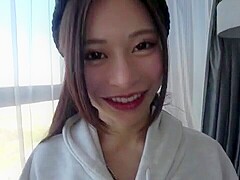 色気たっぷりの美尻美巨乳美女が乳首ビン立ちしてネットリラブラブフェラ