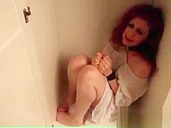 Leony Aprill Bare Feet Show Off