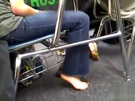 Bare feet on a babe in class are sexy