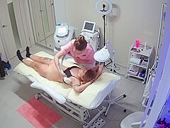 in the beauty salon, shave your hair