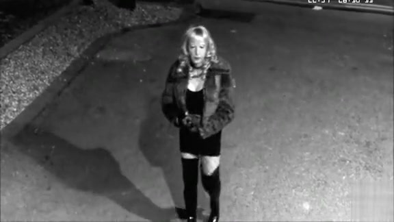 Mature hooker is waiting for her next client