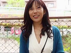 色気漂う艶やか美人妻が感度高まるハメ撮りエッチでオマンコ濡れる