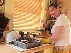 Eva Jayne Jerk Off Instruction & Masturbation in the Kitchen
