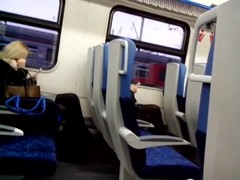 double blondys legs in train) Blondinen Beine im Zug)