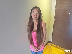 Tattooed Pinay Serves Big Dick With High Price