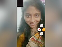 Today Exclusive- Sexy Bhabhi Shows Boobs On Video Call