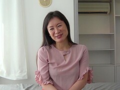 五十路のスレンダーおばさんがEカップの美ボディ責められて本気悶絶