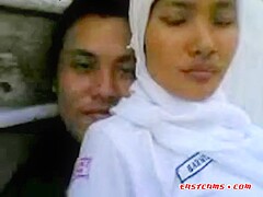 Indonesia - Jilbab Hijab Ngentot Belakang Bangunan