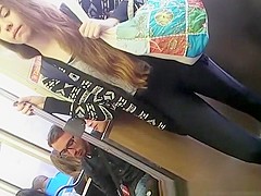 Teen in black leggings cameltoe
