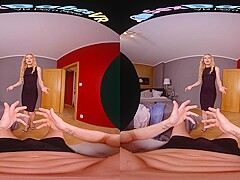 Alecia Fox in Little Wet Blonde Alecia - SexBabesVR