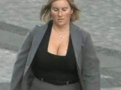 bouncing cleavage