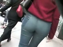 Good ass girl walks down the street moving her butt right
