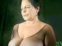 Cougar Bbw Gilf Smokes & Poses