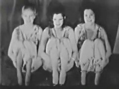 Hot Vintage Lesbian 3some