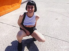 Hot Amateur Babe Masturbates While Shopping