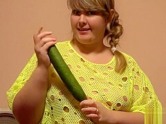 bbw fucking with cucumber