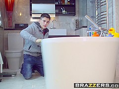 Brazzers - Mommy Got Boobs - Leigh Darby Jordi El Nino Polla - Bathing Your Friends Dirty Mama