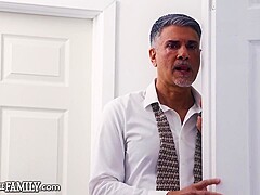 Chloe Cherry Gets Raw Double-fingered By Her Horny Stepdad
