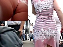 Girlsupskirt ass caught on close up