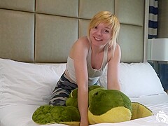 Alexa Crush, Pillow Humping Expert