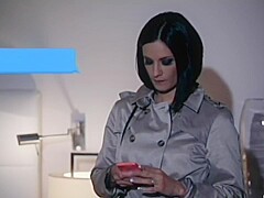 claire castel baise avec un inconnu