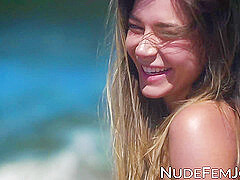 Teenage 18+ Beauty Makes Everyone Aroused With Beach Tease