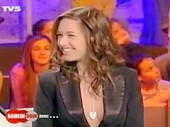 Spanish TV model has breathtaking cleavage