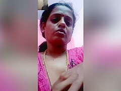 Today Exclusive- Mallu Bhabhi Showing Her Milky Boobs On Video Call