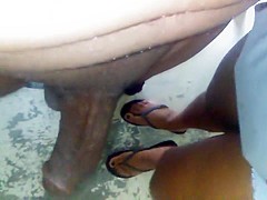 Ballbusting knee Grinding